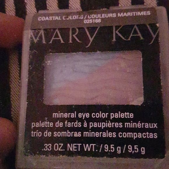 Eyeshadow palettes - Picture 3 of 3